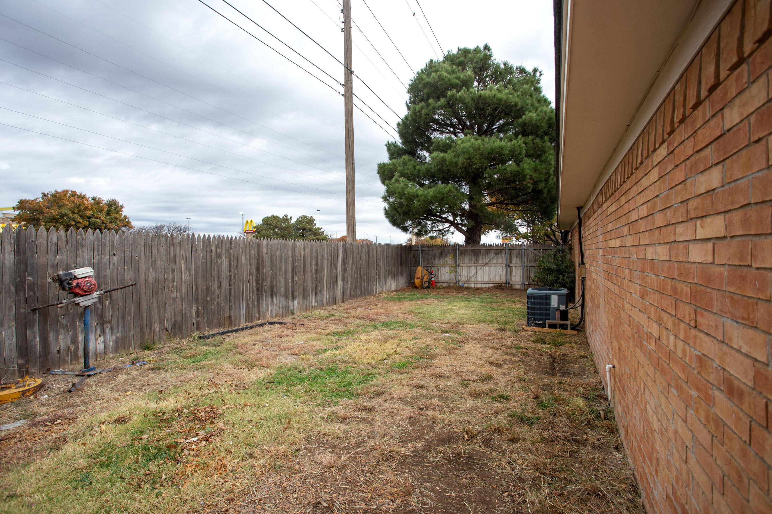 8015 Kerr Place Amarillo, TX 79121 - Photo 21 of 22 Sideyard