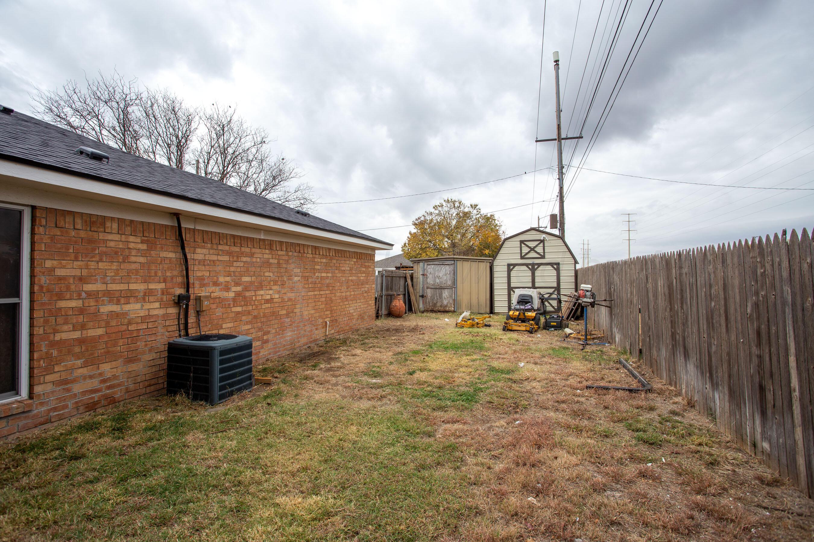 8015 Kerr Place Amarillo, TX 79121 - Photo 22 of 22 Sideyard