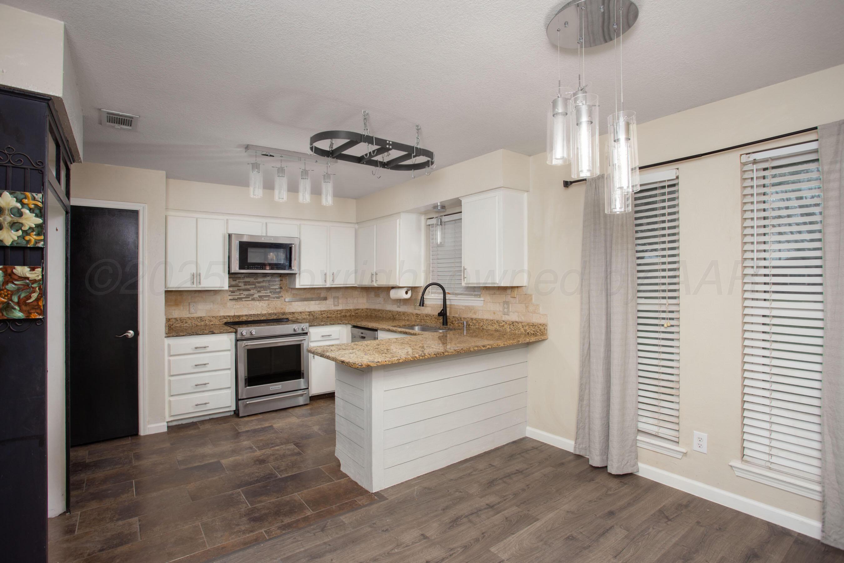 8015 Kerr Place Amarillo, TX 79121 - Photo 6 of 22 Kitchen