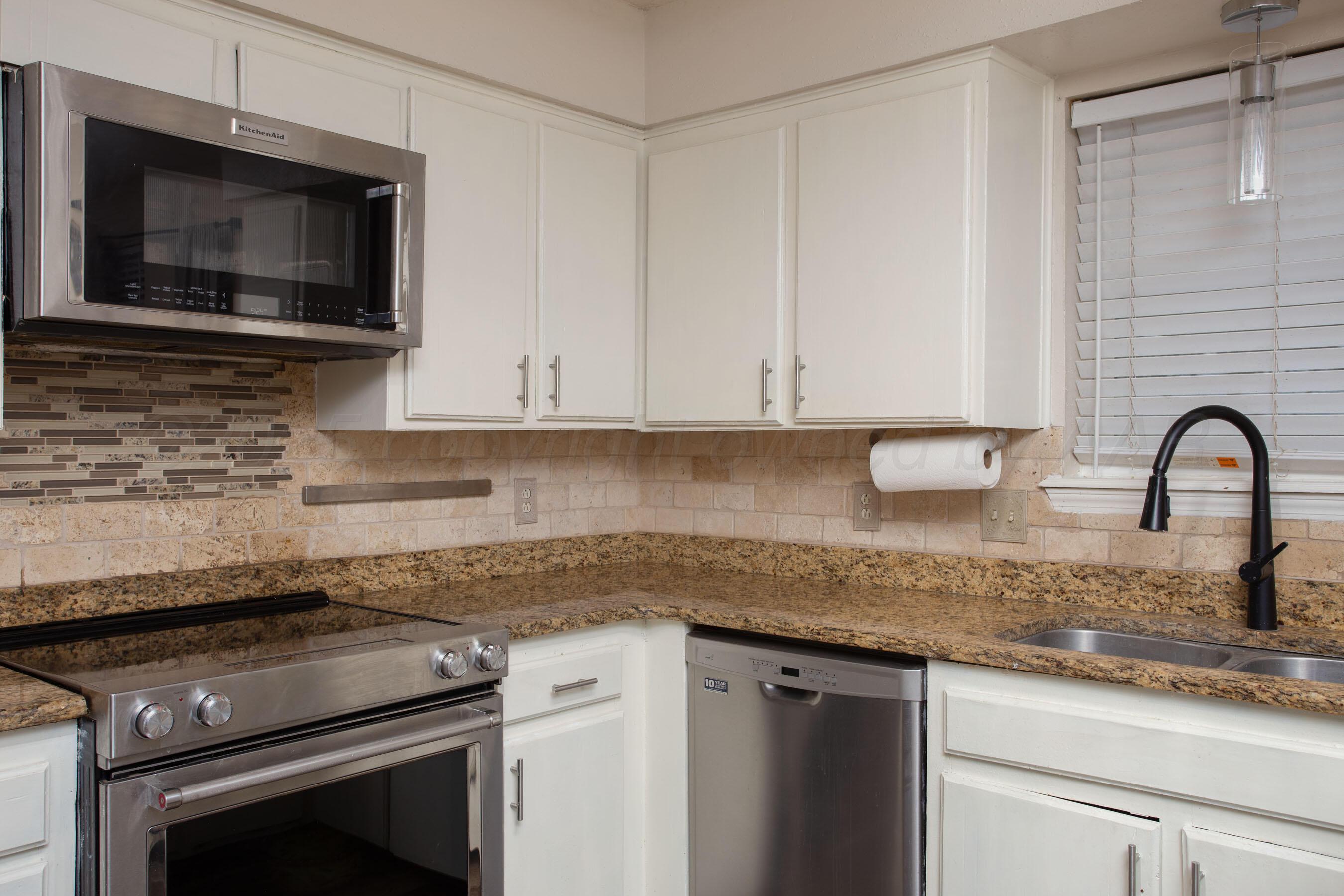 8015 Kerr Place Amarillo, TX 79121 - Photo 8 of 22 Kitchen