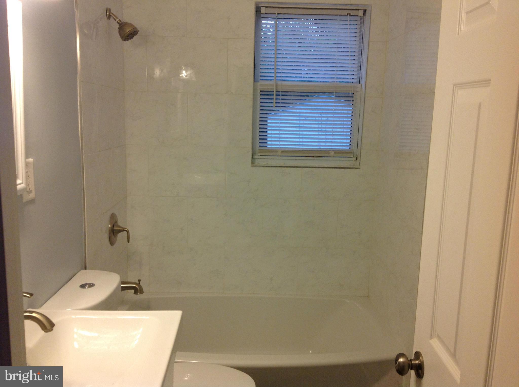 3495 Hillsmere Road Baltimore, MD 21207 - Photo 17 of 19 a bath room with a sink and a tub