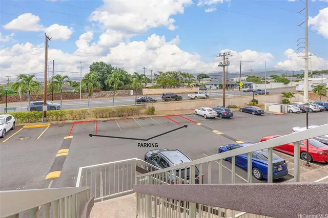 a view of entryway with a garden