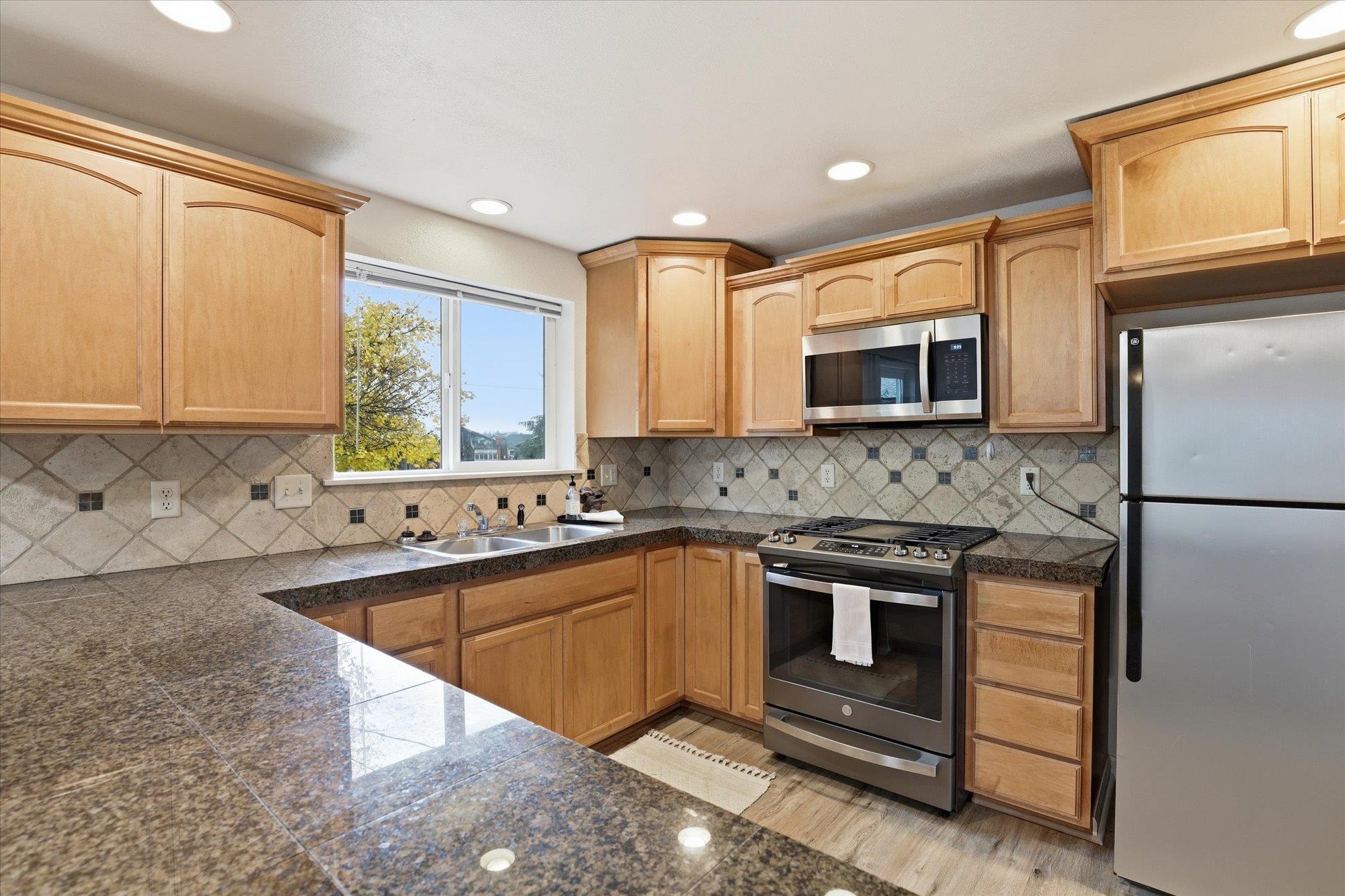 6220 South Cook Street Spokane, WA 99223 - Photo 11 of 48