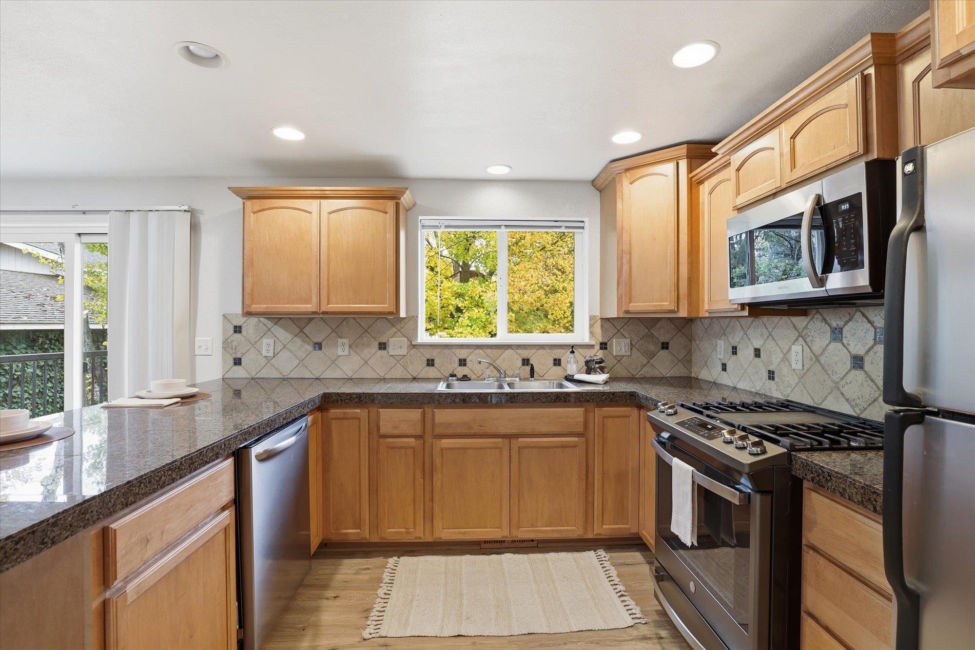 6220 South Cook Street Spokane, WA 99223 - Photo 10 of 48