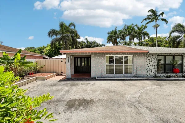 $359,999 | 375 Southwest 61st Terrace, Margate, FL 33068