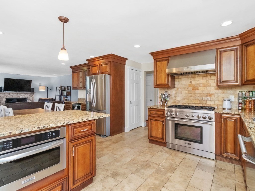 42 Virginia Road Waltham, MA 02453 - Photo 13 of 34