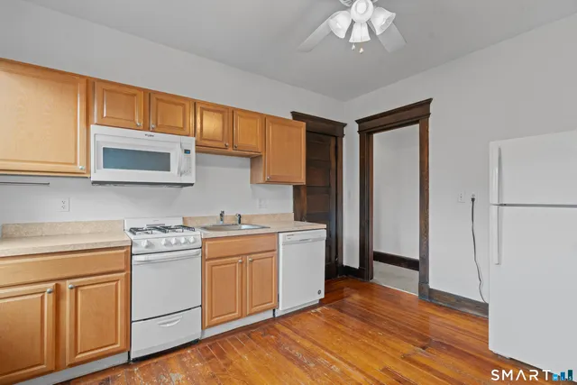 $1,500 | 136 Edwards Street, Unit 2, New Haven, CT 06511