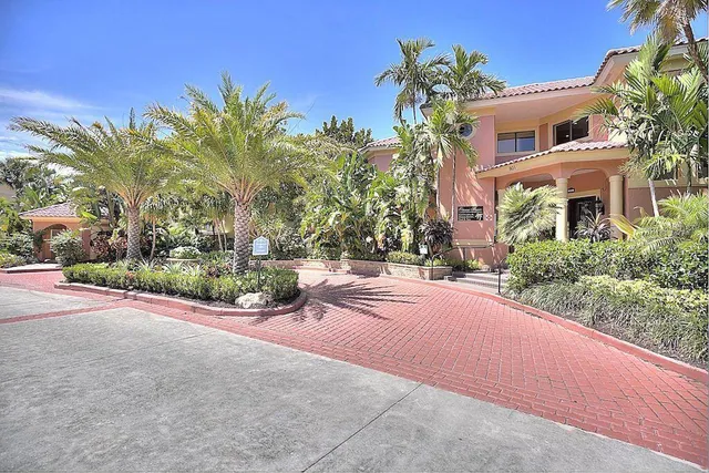 a view of an outdoor space