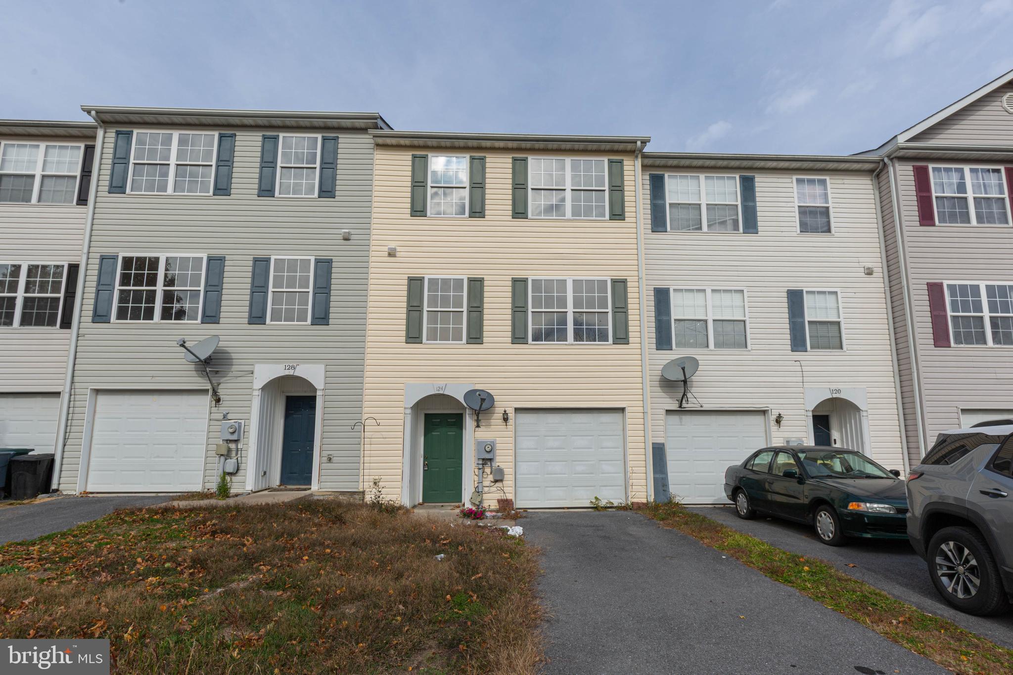 124 Pony Circle Martinsburg, WV 25405 - Photo 1 of 28 a couple of cars parked in front of a building