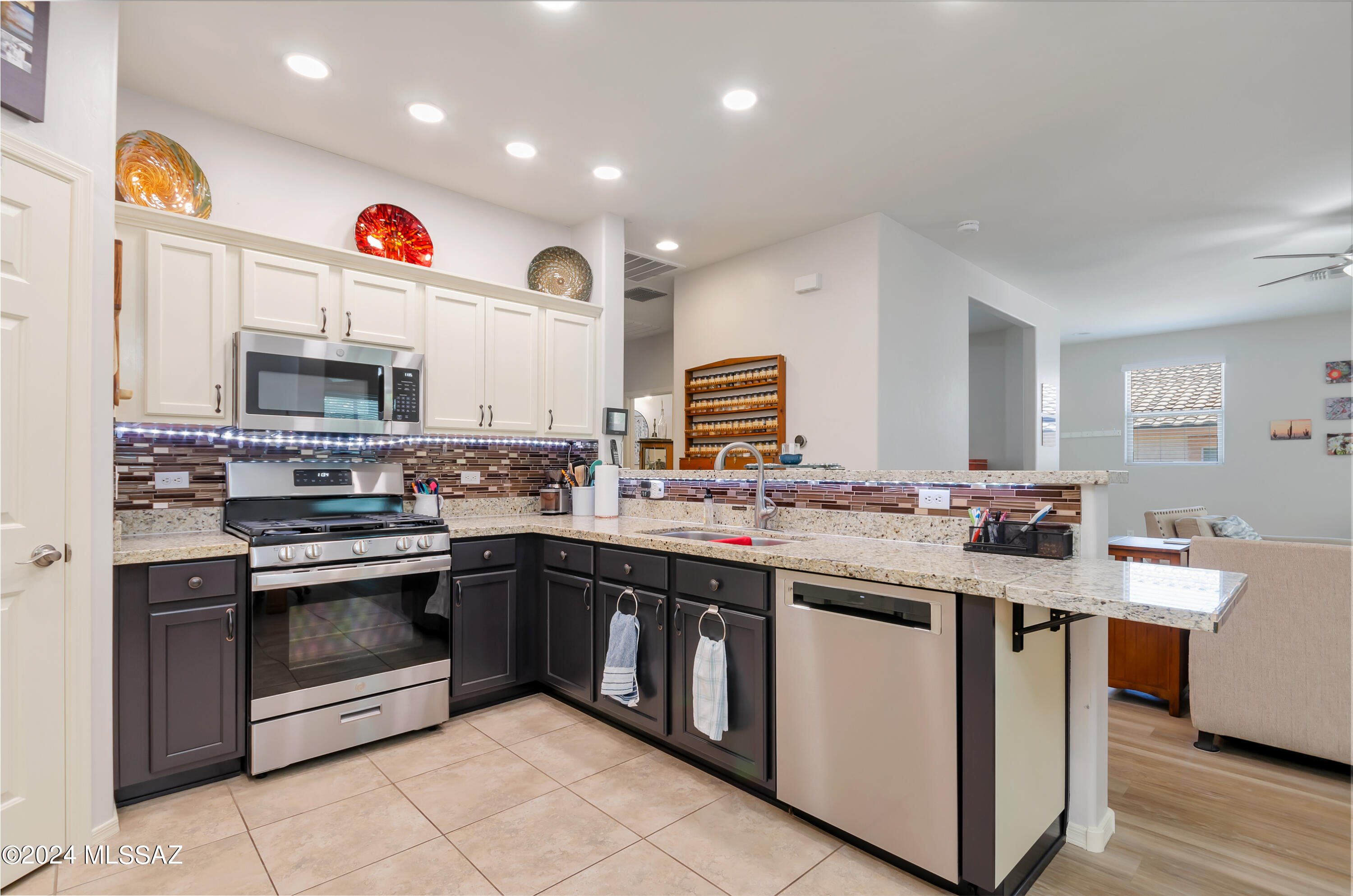 38925 South Running Roses Lane Tucson, AZ 85739 - Photo 5 of 35