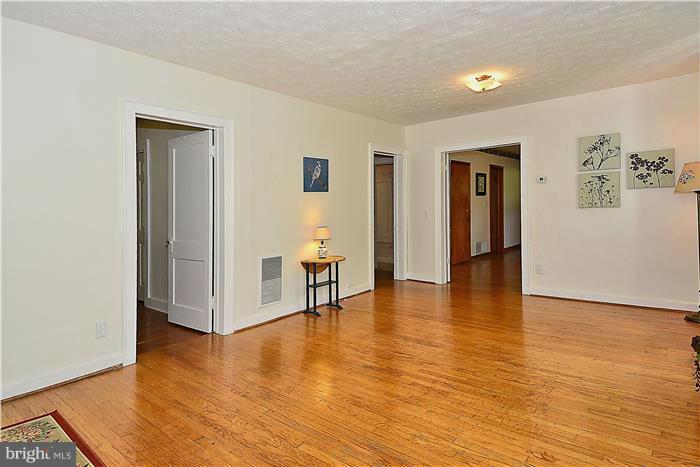 24710 Frederick Road Clarksburg, MD 20871 - Photo 15 of 30 Living Room