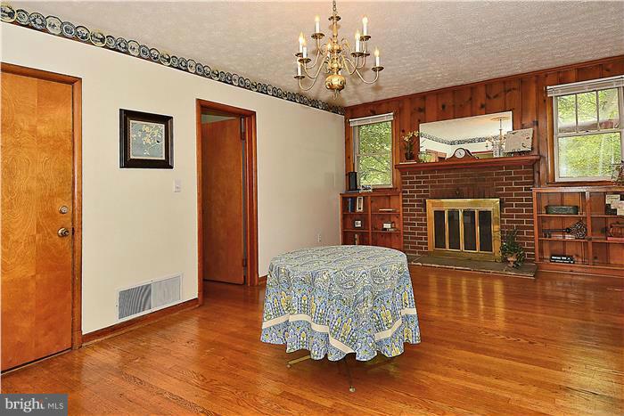 24710 Frederick Road Clarksburg, MD 20871 - Photo 17 of 30 Dining room/family room