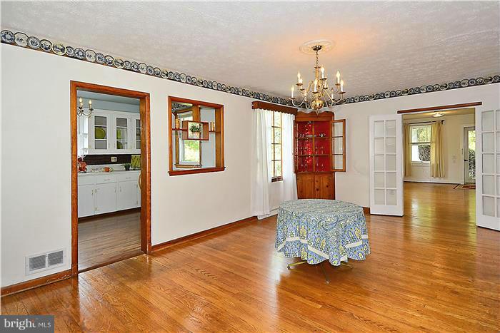 24710 Frederick Road Clarksburg, MD 20871 - Photo 18 of 30 Dining room/family room