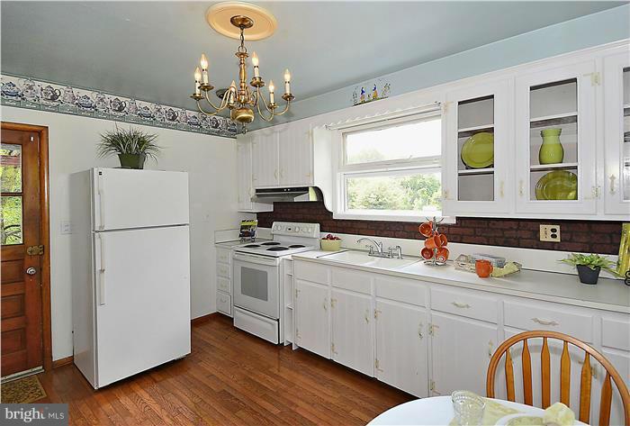 24710 Frederick Road Clarksburg, MD 20871 - Photo 20 of 30 Table space kitchen
