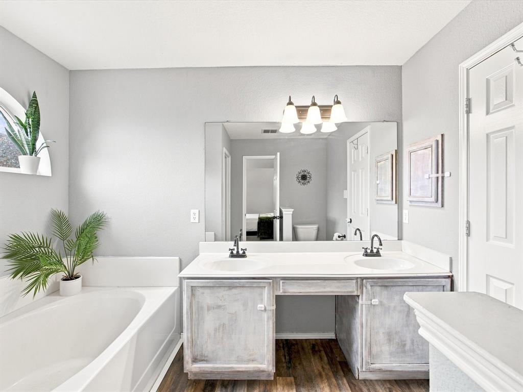 233 Kingsway Court Rhome, TX 76078 - Photo 10 of 19 Gallery Image 10