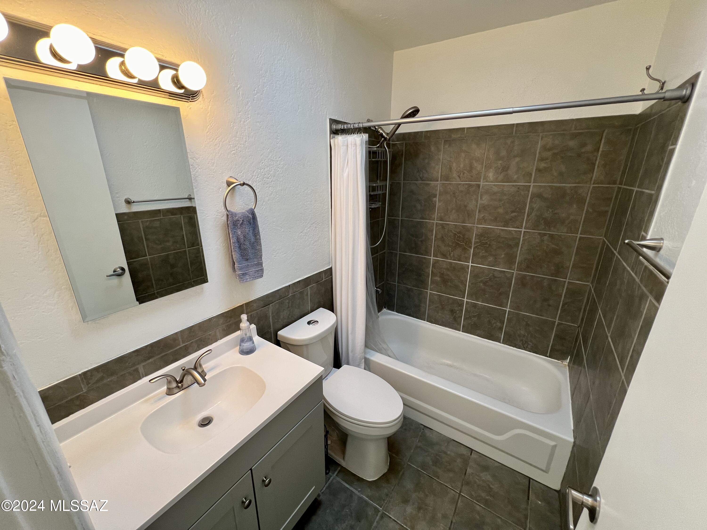 211 West Roger Road, Unit 14 Tucson, AZ 85705 - Photo 9 of 18