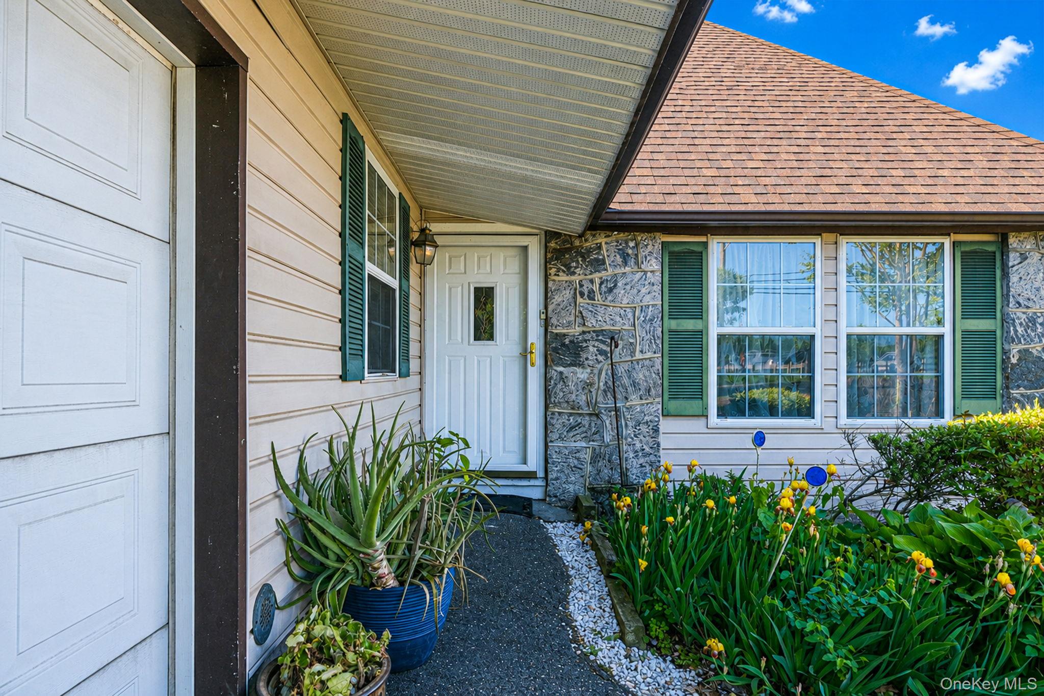 454 Hawkins Road Selden, NY 11784 - Photo 3 of 37