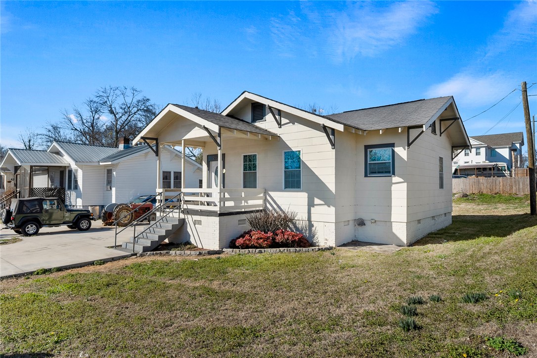 29 Humbert Street Seneca, SC 29678 - Photo 2 of 24