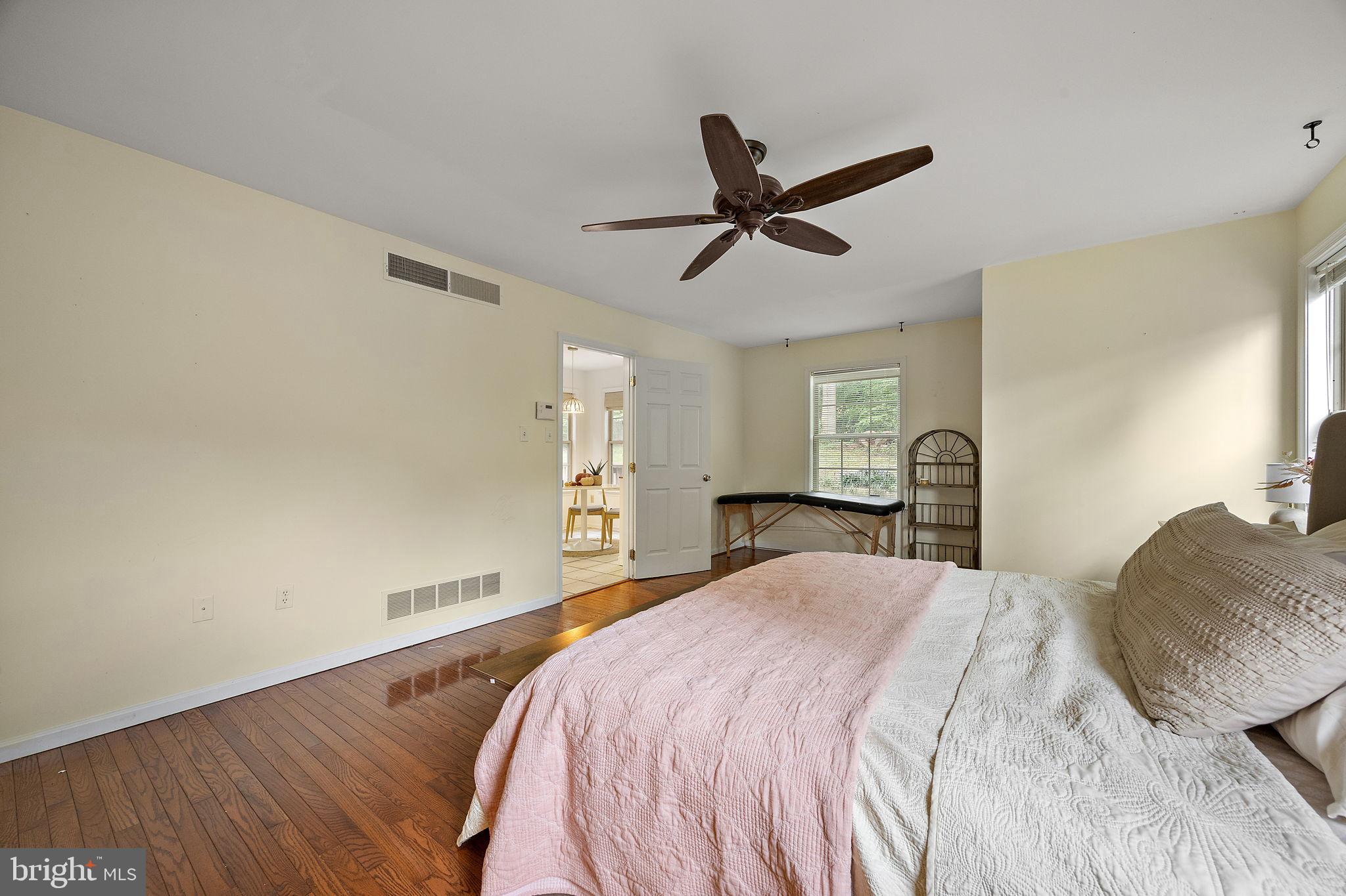 40 Arizona State Drive Newark, DE 19713 - Photo 19 of 50 Spacious bedroom with warm wooden floors.