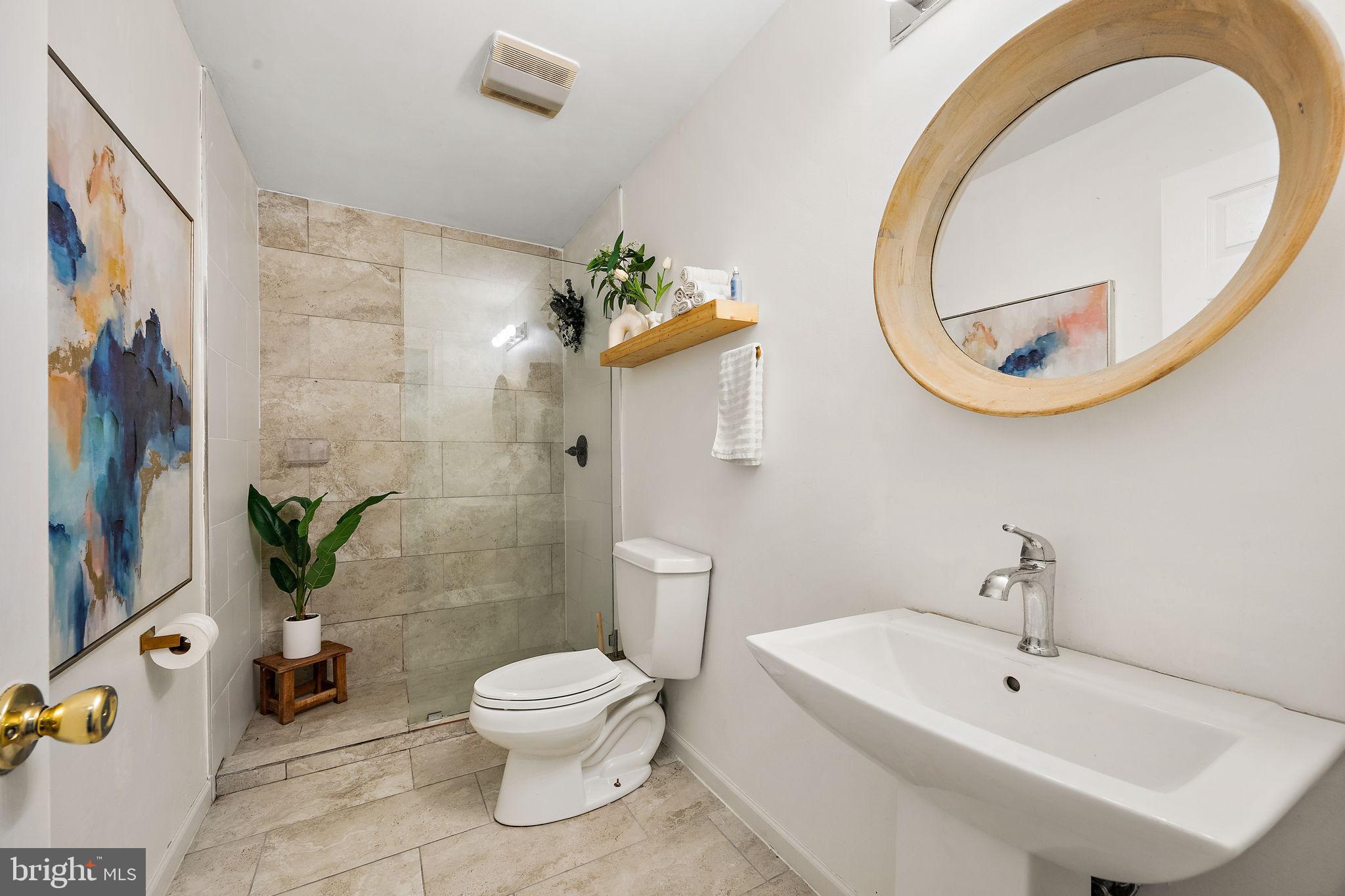 40 Arizona State Drive Newark, DE 19713 - Photo 26 of 50 Modern bathroom with elegant design elements.