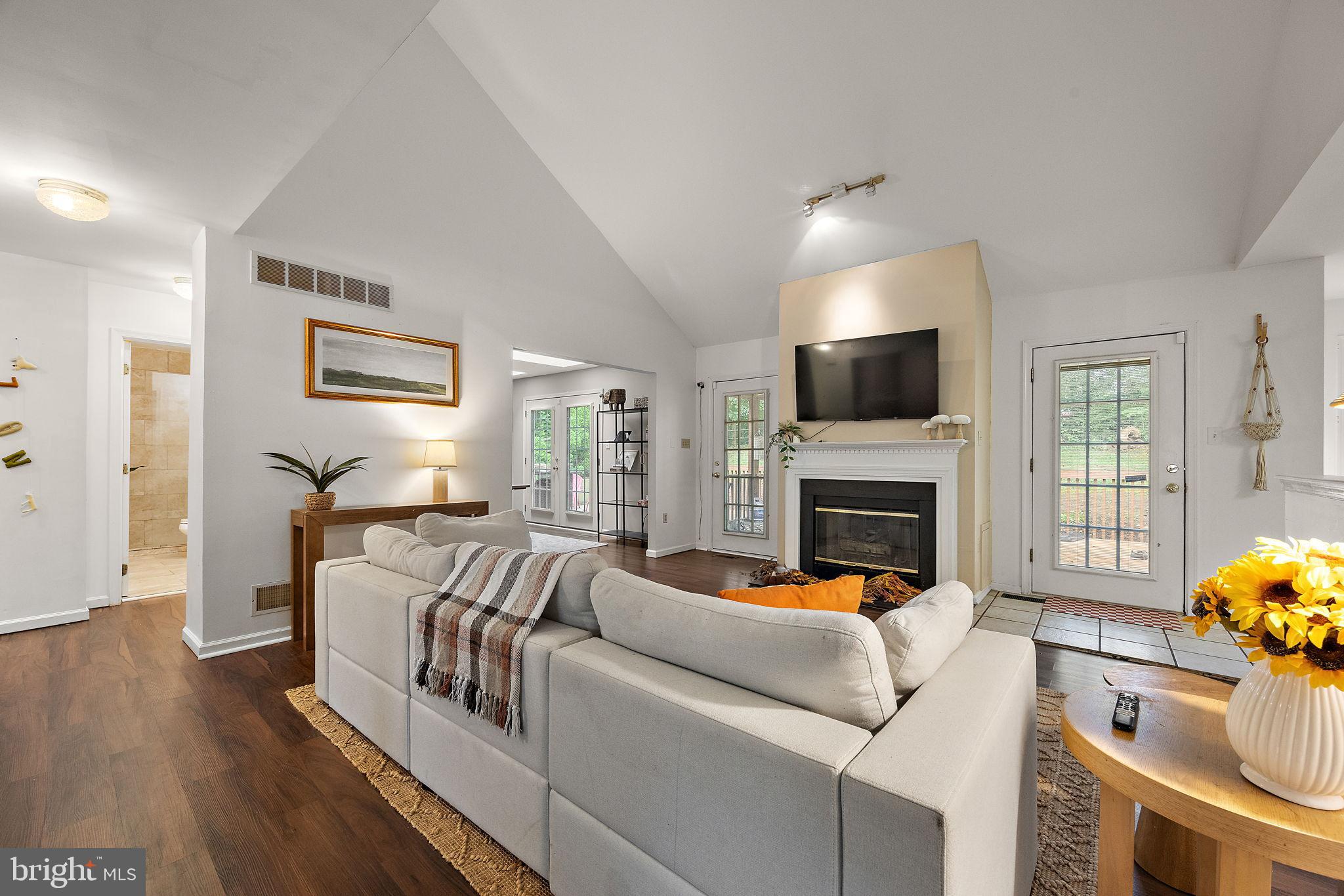 40 Arizona State Drive Newark, DE 19713 - Photo 9 of 50 Bright and inviting living space with charm.