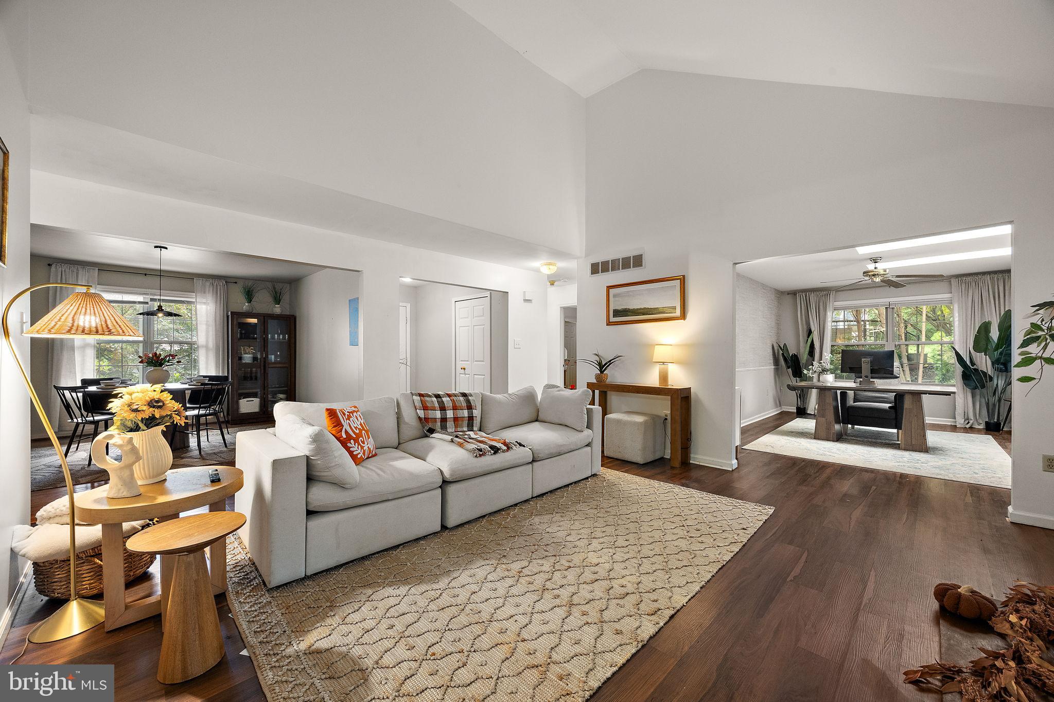 40 Arizona State Drive Newark, DE 19713 - Photo 10 of 50 Spacious living area with natural light.