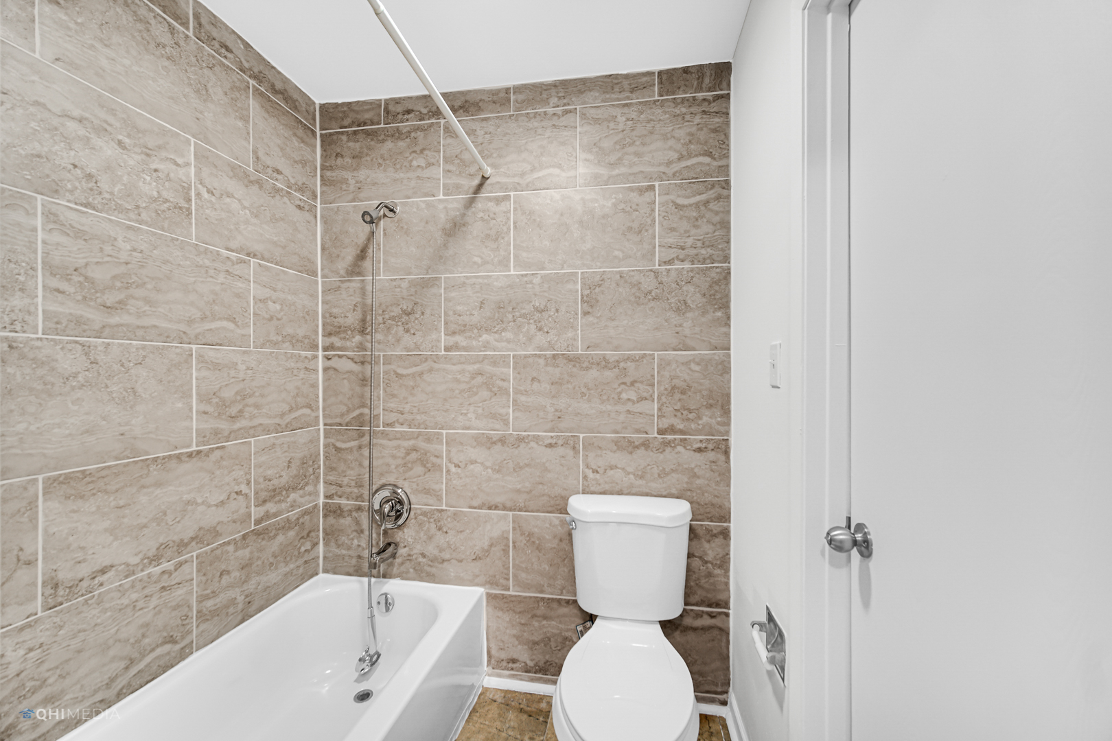 113 West Elk Trail, Unit 313 Carol Stream, IL 60188 - Photo 9 of 12 a bathroom with a toilet a sink and shower