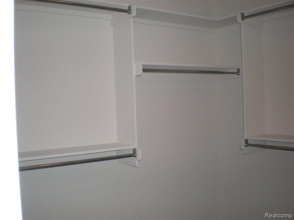 2841 Ambleside Court Rochester, MI 48306 - Photo 34 of 38 WARDROBE