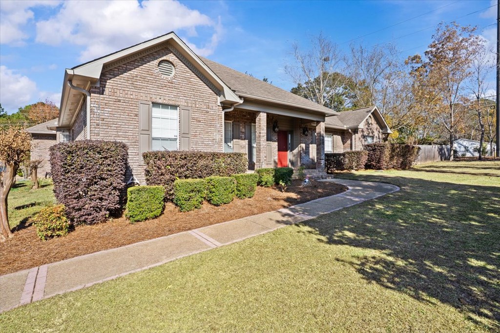 3649 Oak Ridge Lane Dothan, AL 36303 - Photo 2 of 46