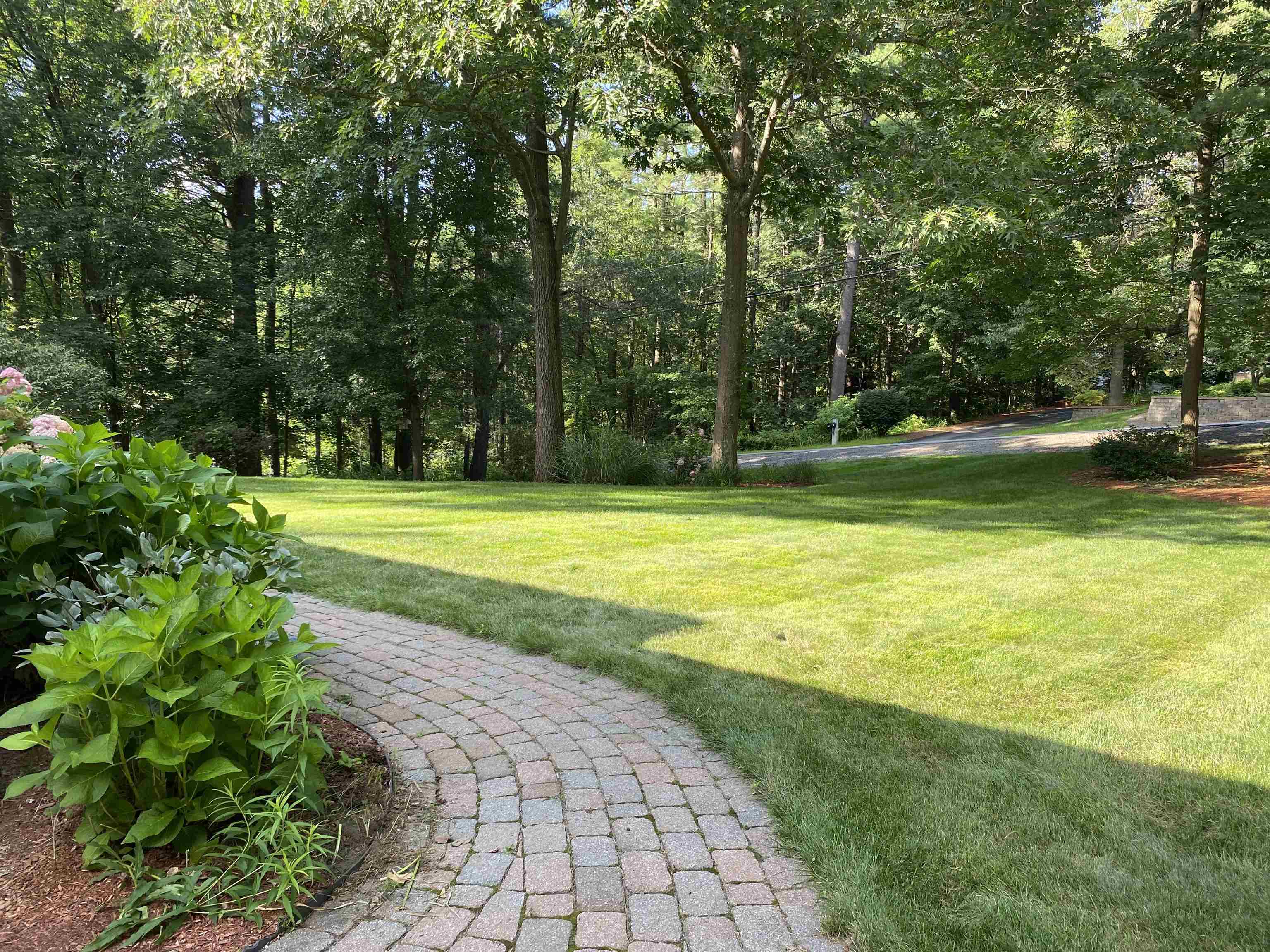 12 Beechwood Road Hudson, NH 03051 - Photo 13 of 37 Gallery Image 13