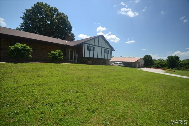 $499,000 | 2606 Imbs Station Road, Millstadt, IL 62260