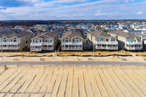 $3,850 | 221 Beach Front, Unit 1, Manasquan, NJ 08736