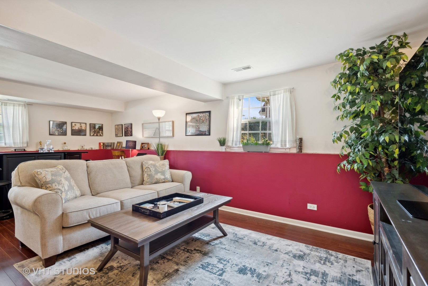 1651 Timber Trail Wheaton, IL 60189 - Photo 15 of 26 a living room with furniture and a potted plant