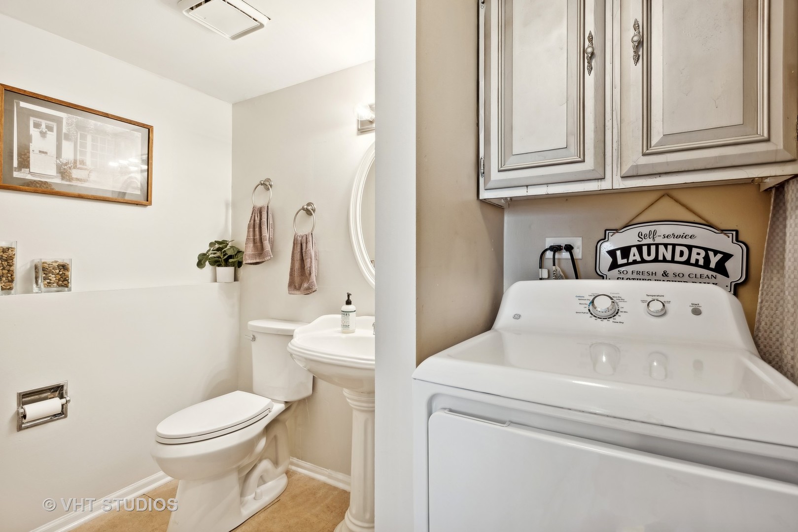 1651 Timber Trail Wheaton, IL 60189 - Photo 18 of 26 a bathroom with a sink a toilet and a bathtub