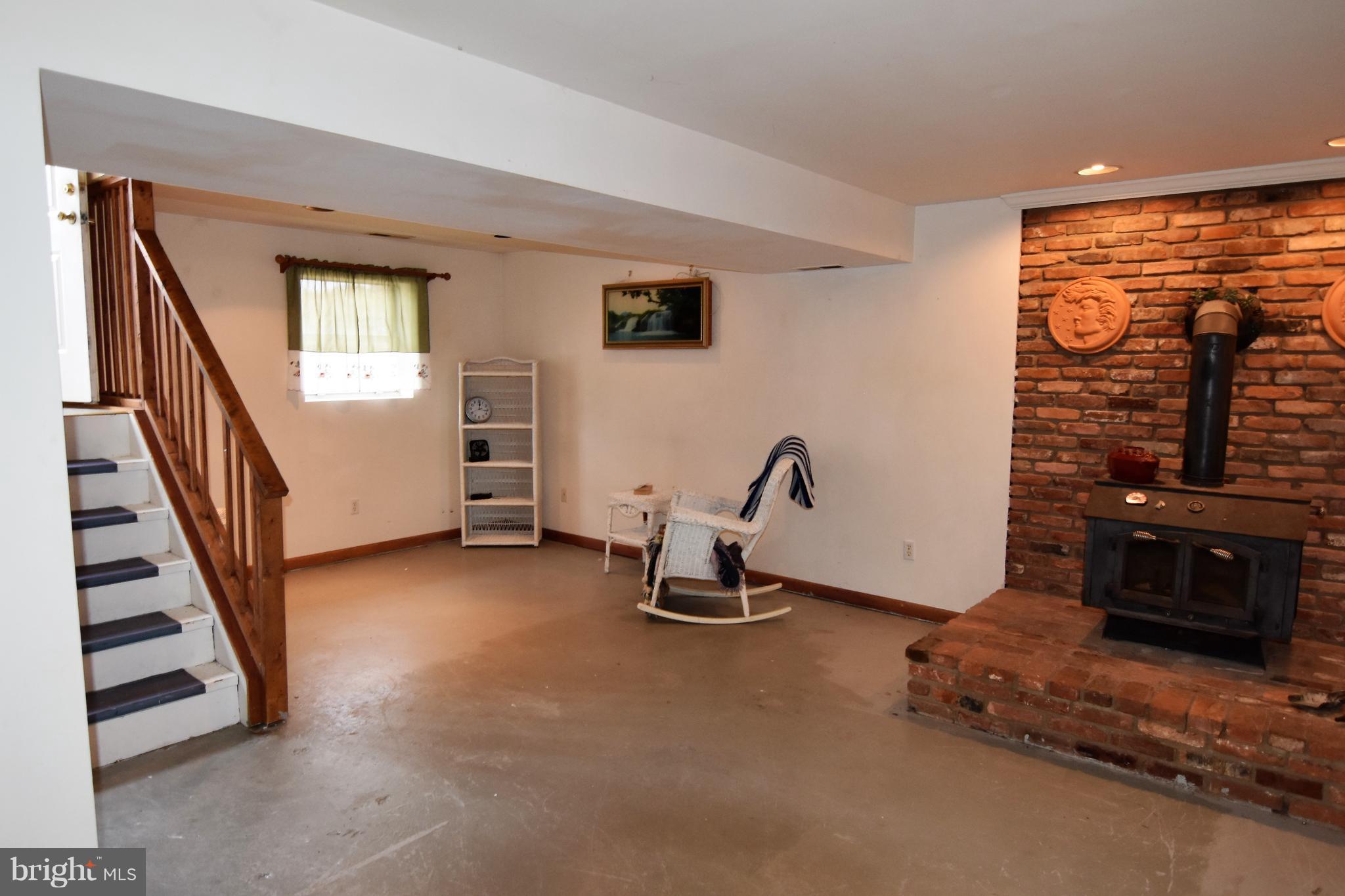 7840 Elizabeth Road Pasadena, MD 21122 - Photo 11 of 25 Family Room 16x22