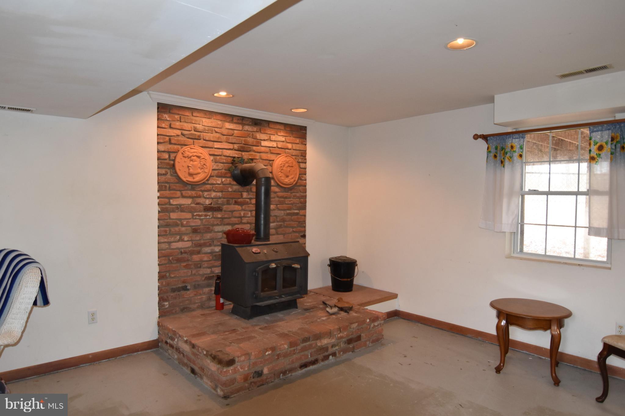 7840 Elizabeth Road Pasadena, MD 21122 - Photo 15 of 25 Family Room