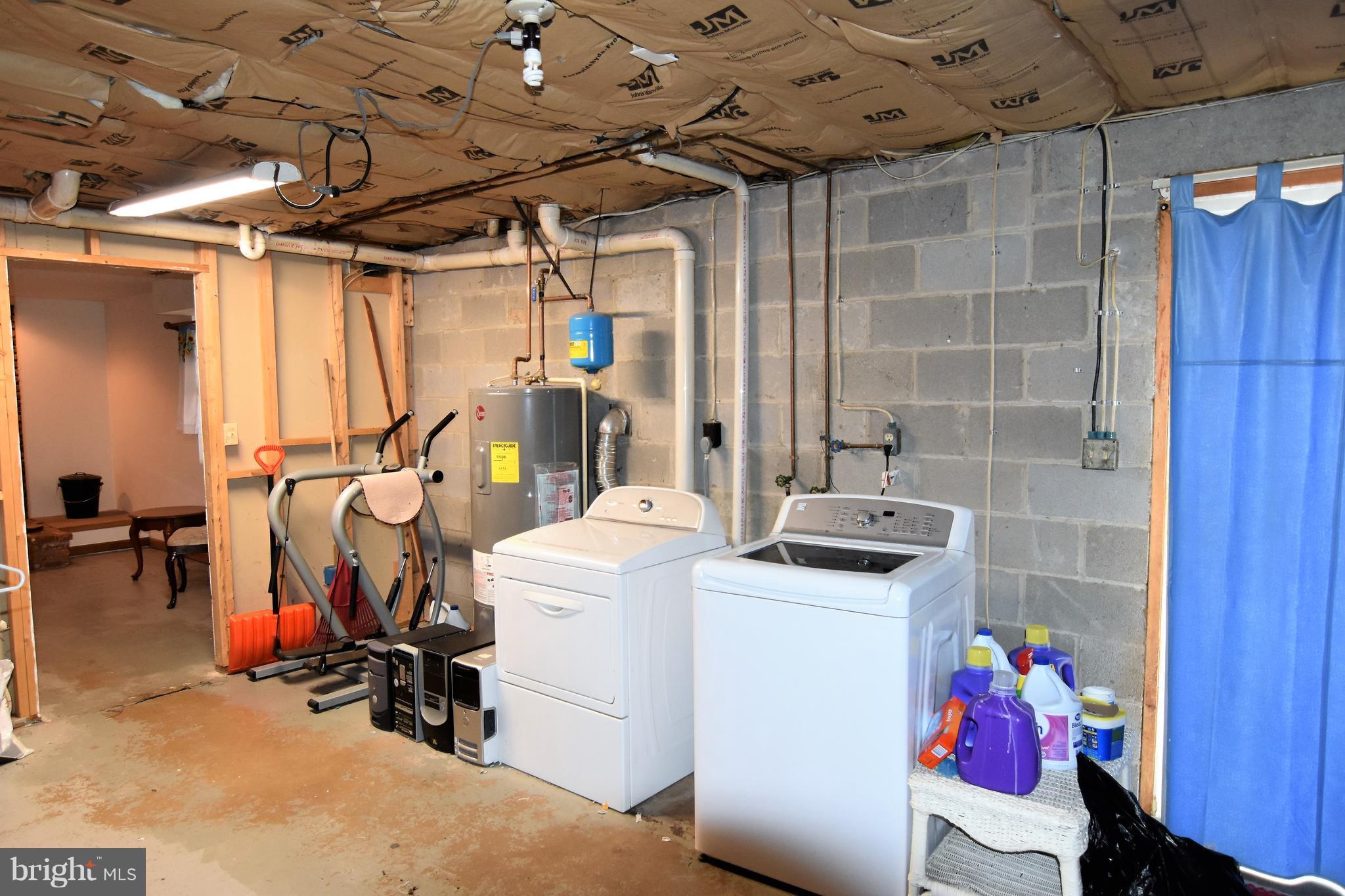 7840 Elizabeth Road Pasadena, MD 21122 - Photo 18 of 25 work work/laundry room 21x11..sliders walk out