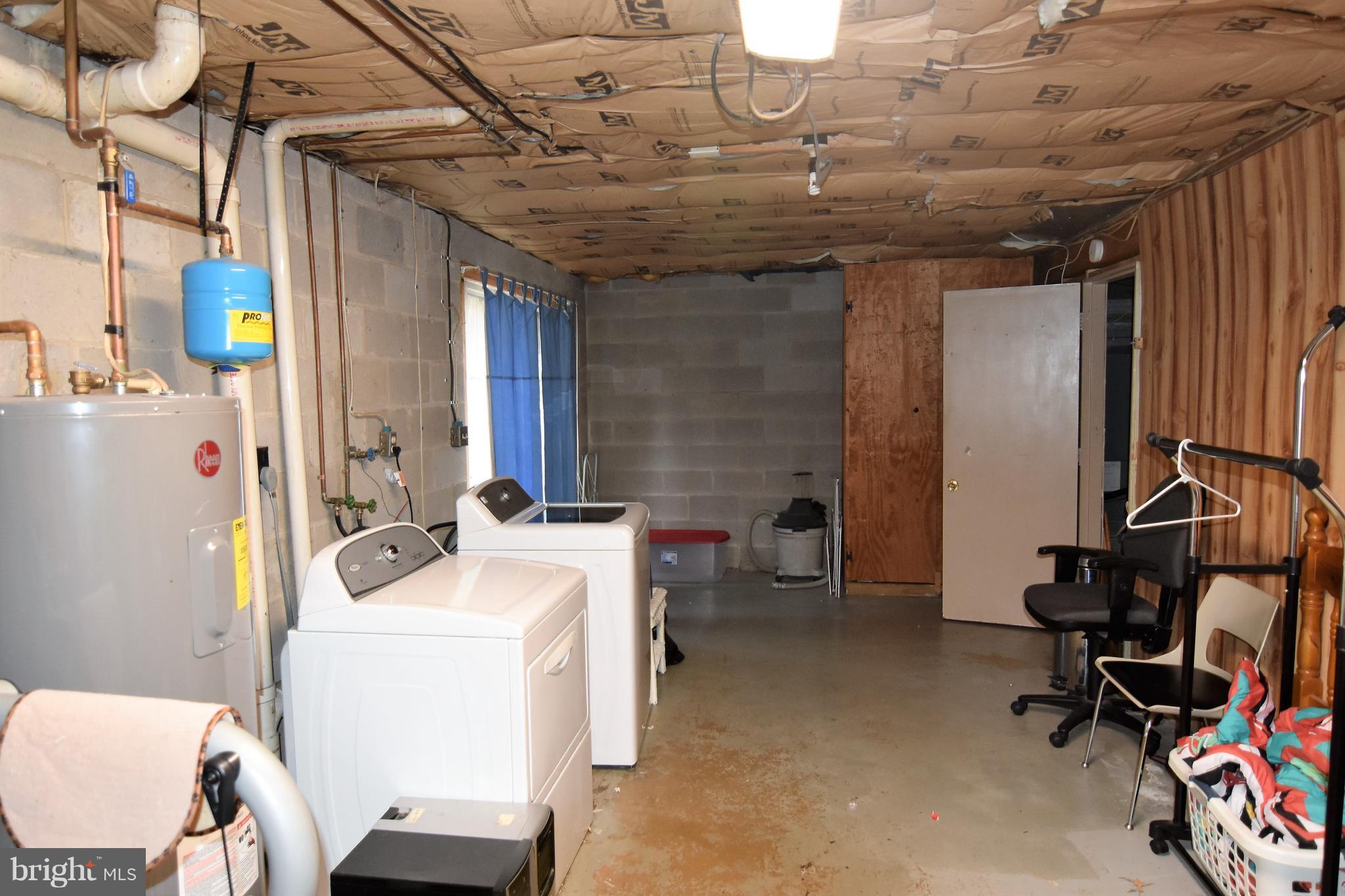 7840 Elizabeth Road Pasadena, MD 21122 - Photo 19 of 25 Basement walk out slider