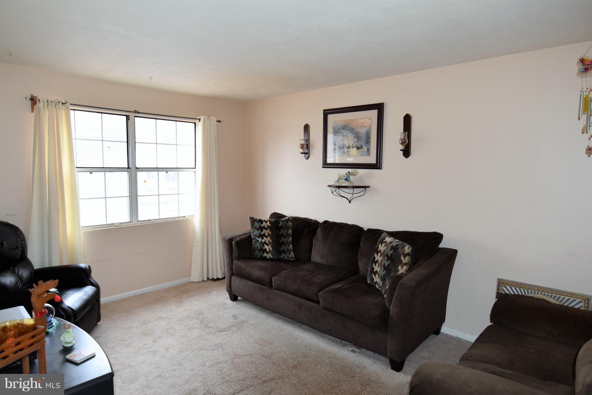 7840 Elizabeth Road Pasadena, MD 21122 - Photo 6 of 25 Living Room 14x10