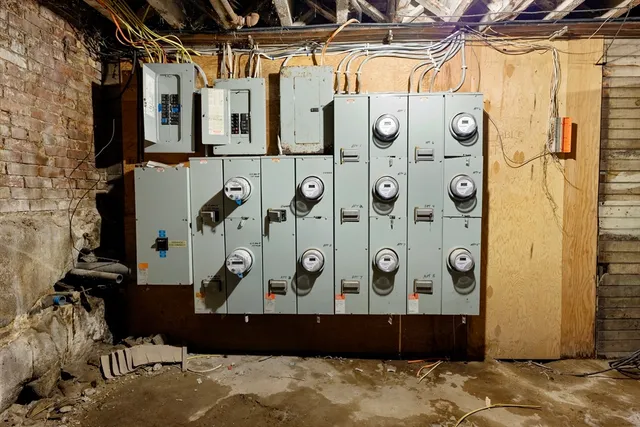 a view of a livingroom with furniture