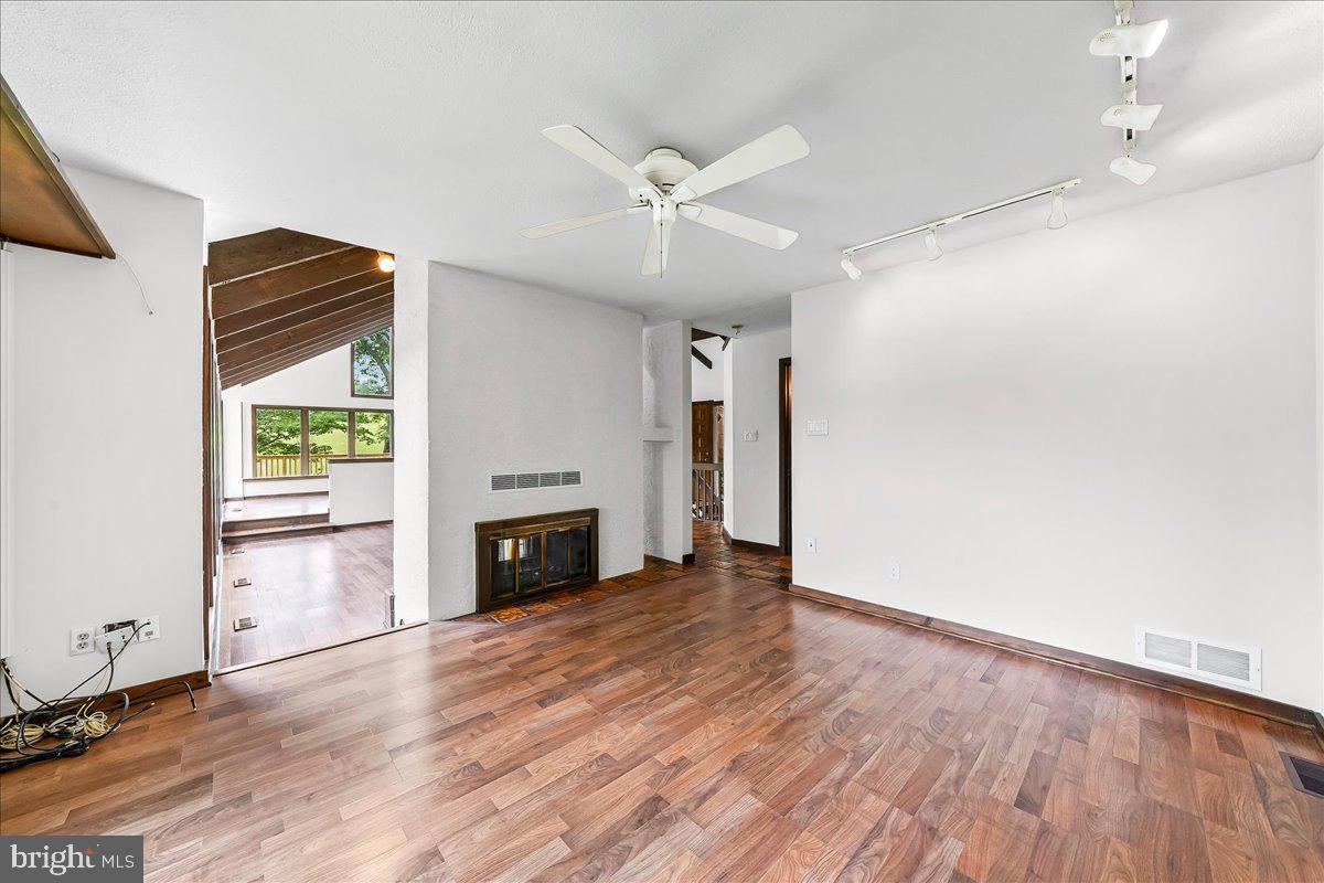 70 Heyburn Road Chadds Ford, PA 19317 - Photo 28 of 46 Living Room