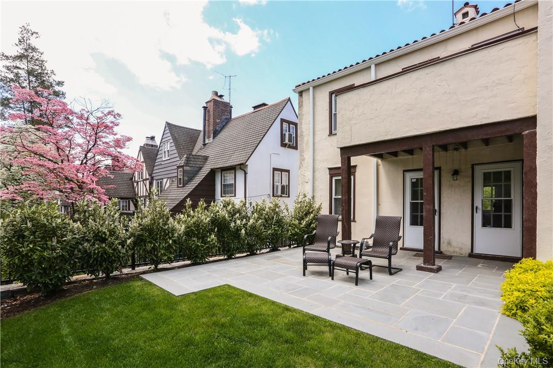 107 Kensington Road, Unit 2 Bronxville, NY 10708 - Photo 2 of 19