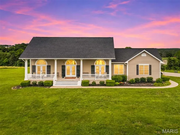 $699,900 | 887 Wildcat Creek Lane, New Haven, MO 63068