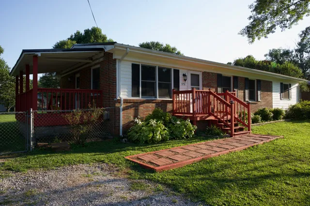 a view of house with a yard
