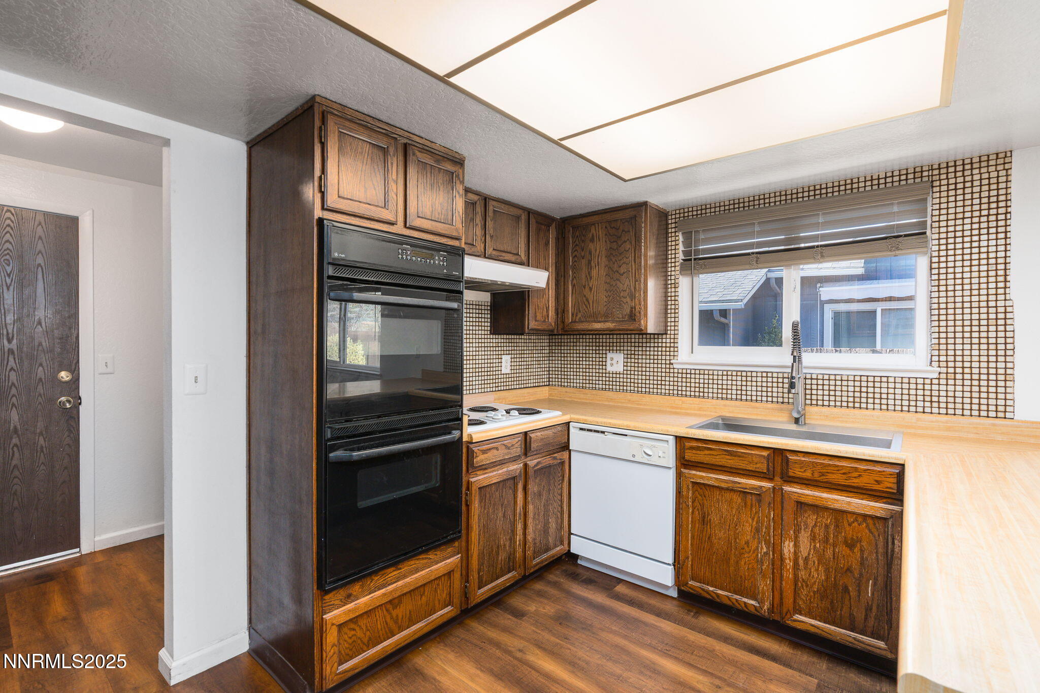 1266 Junction Drive Sparks, NV 89434 - Photo 16 of 32 a kitchen with stainless steel appliances granite countertop a refrigerator and a sink