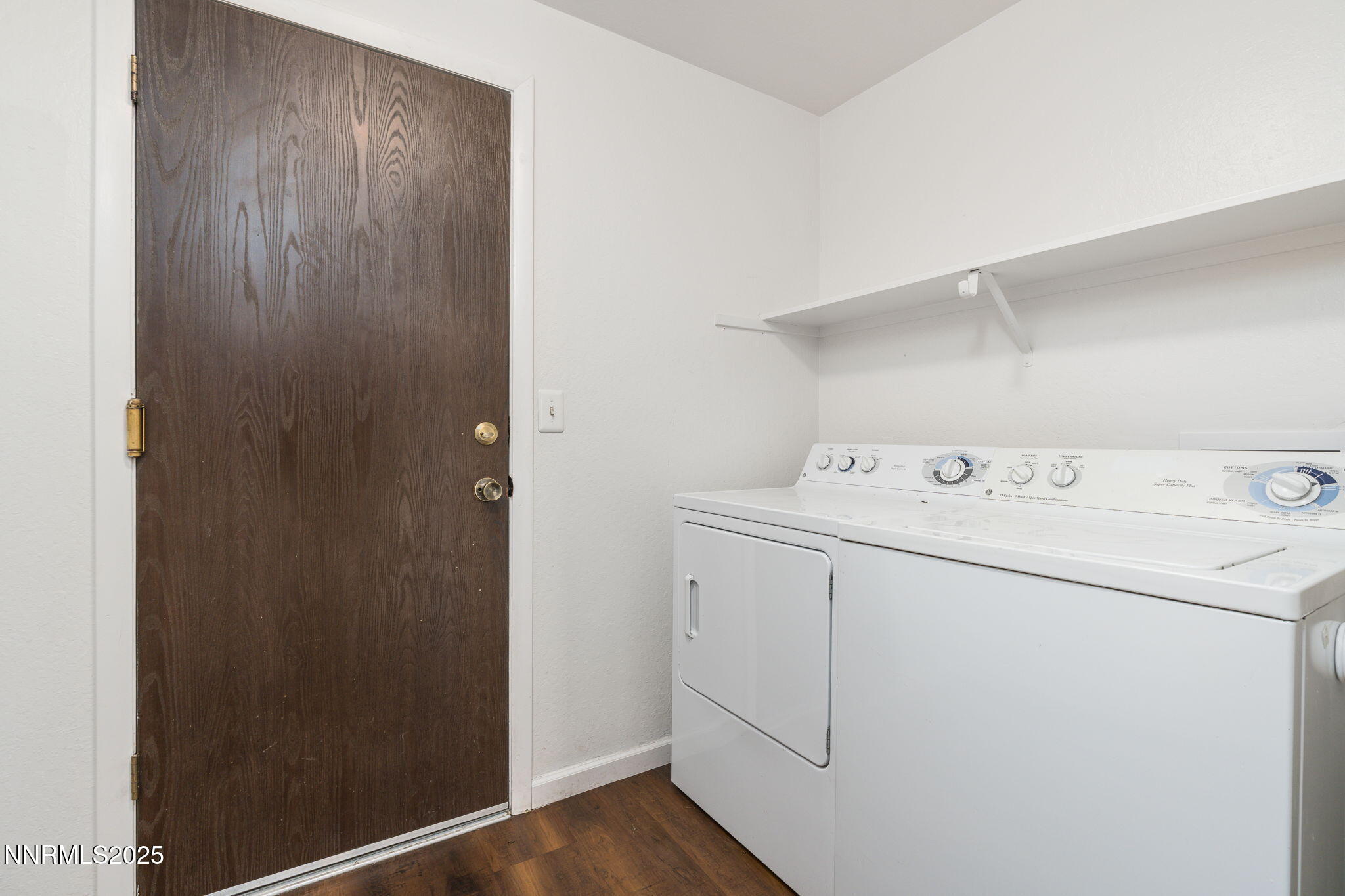 1266 Junction Drive Sparks, NV 89434 - Photo 17 of 32 a utility room with dryer and washer