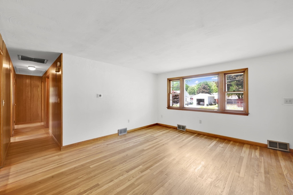 39 Northway Drive Springfield, MA 01119 - Photo 5 of 30