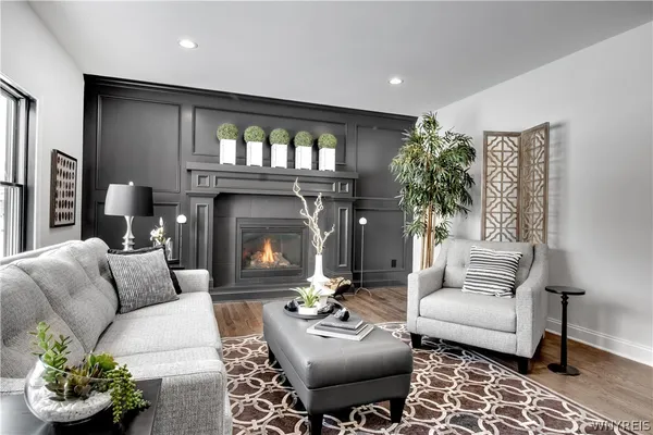 $989,900 | 4 Streamsong Court, Amherst, NY 14051