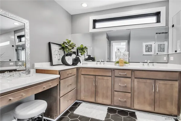 $989,900 | 4 Streamsong Court, Amherst, NY 14051