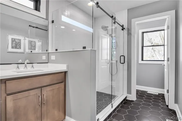 $989,900 | 4 Streamsong Court, Amherst, NY 14051